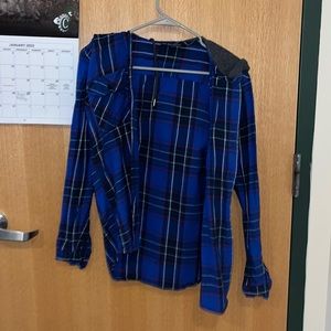 multiple colors but mainly blue barley worn